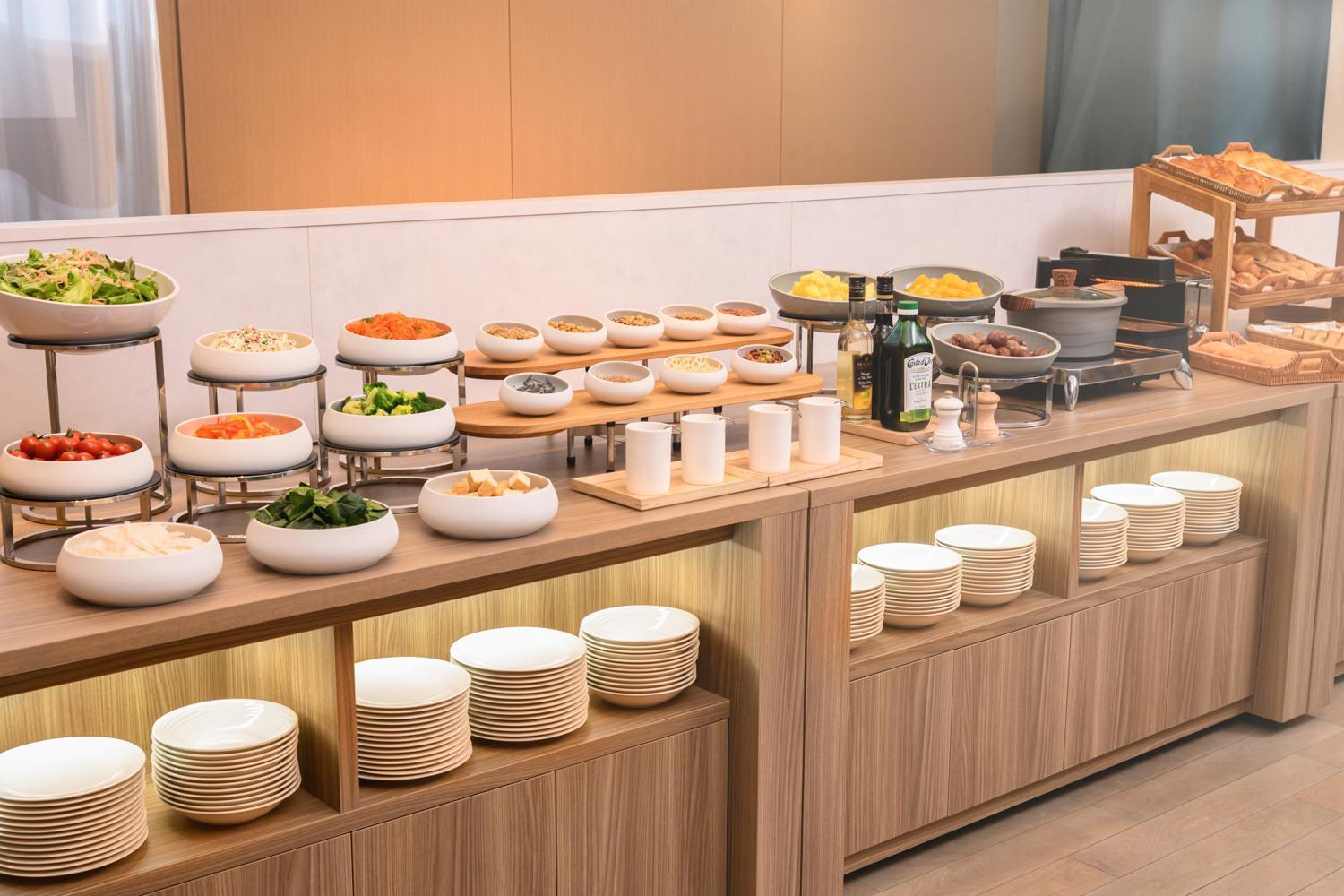The Royal Park Hotel Iconic Kyoto Quioto Exterior foto A salad bar