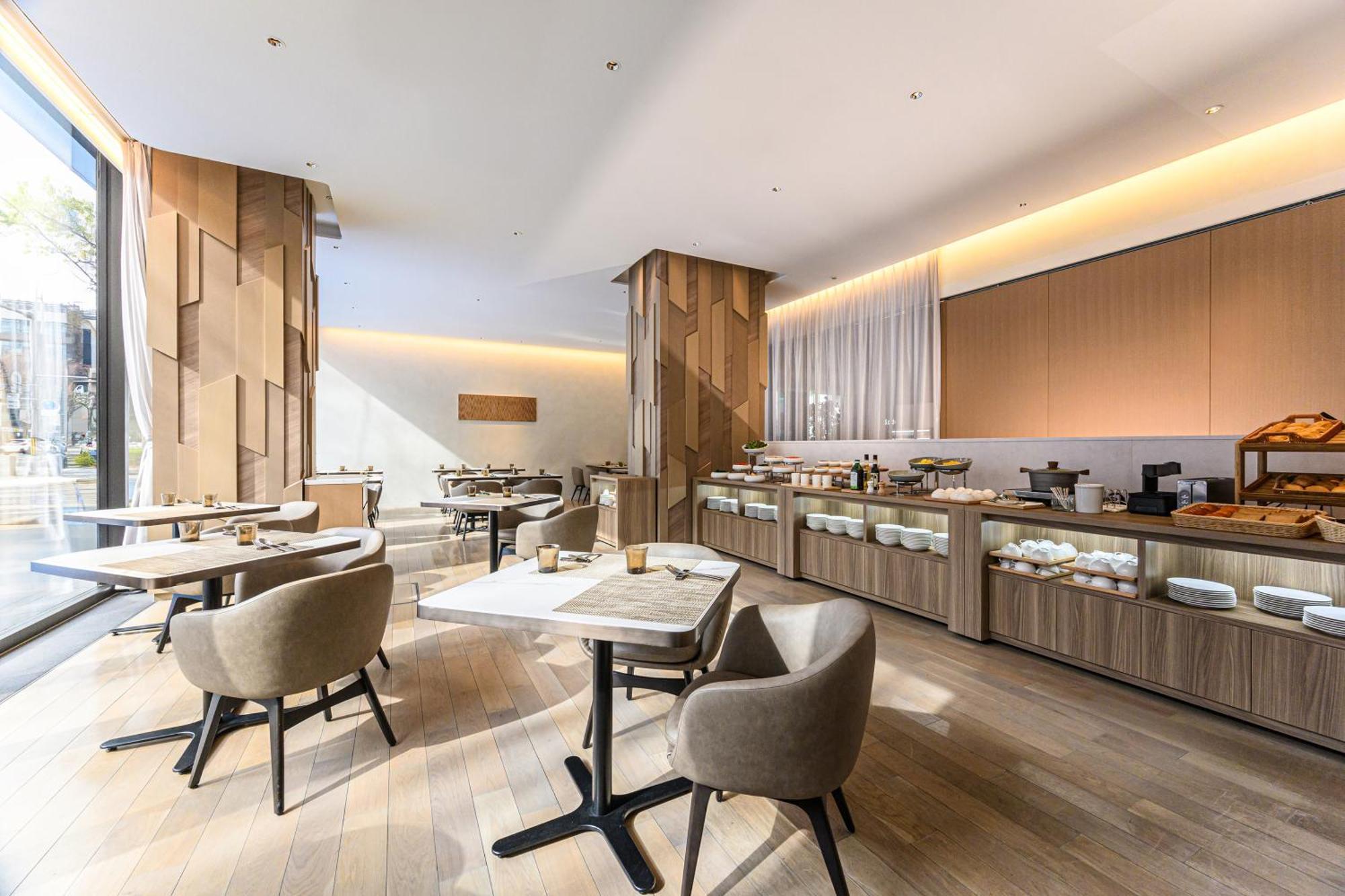 The Royal Park Hotel Iconic Kyoto Quioto Exterior foto The Lounge at London Heathrow Airport